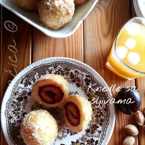 Knedle sa šljivama