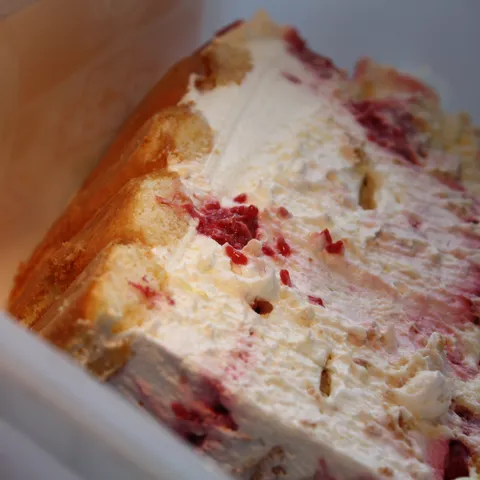 Kremasta vocna torta sa piskotama