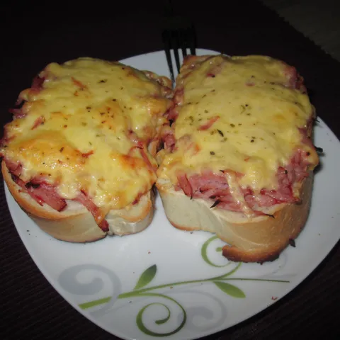 Hrskava pizza na kruhu