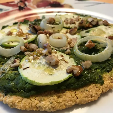 Vege pizza od leblebija sa pestom od graška