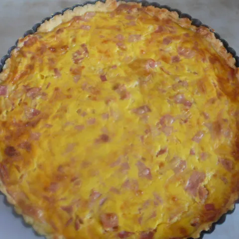 Quiche sa šunkom i sirom