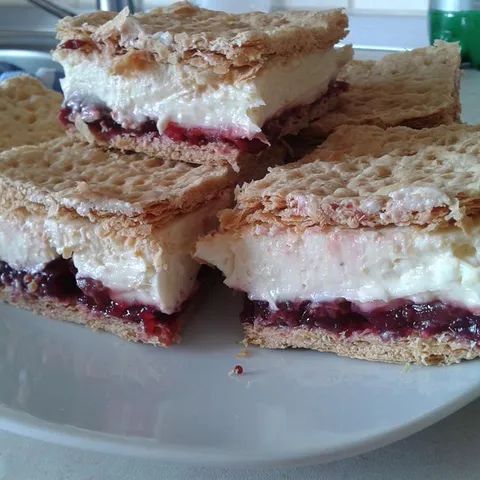 Kremšnita s višnjama