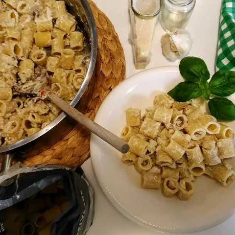 PASTA SA KARFIOLOM/CVJETACOM