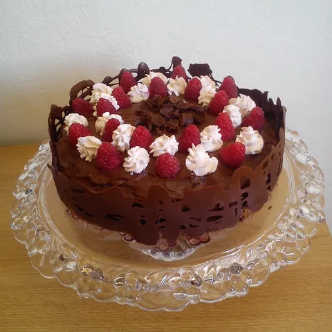 Rođendanska torta s malinama