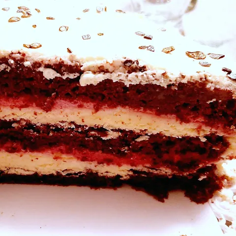 Torta od bijele čokolade i tayberrya/malina