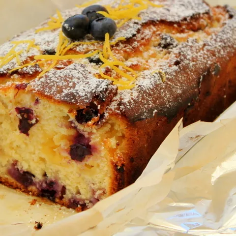 Vocni Kolac s Lemon Curdom i Borovnicama