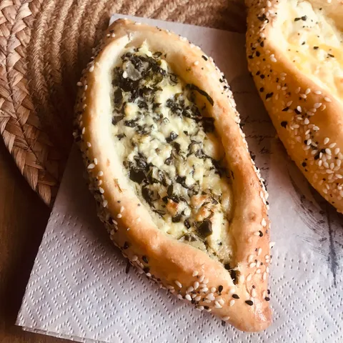 Tursko pecivo (Pide)