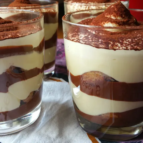 Cokoladni tiramisu u casi