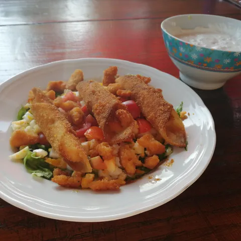 Tortilje s piletinom na hladnoj salati
