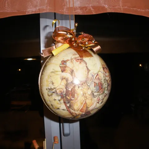 Decoupage-još jedna božićna kuglica