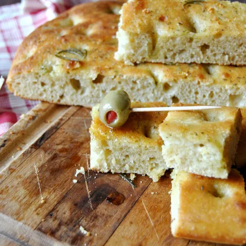 Foccaccia od slanutkova brašna s ružmarinom i češnjakom