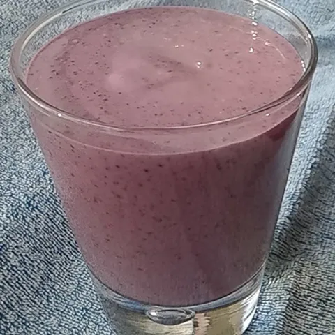Ljubčibasti smoothie/ Purple smoothie