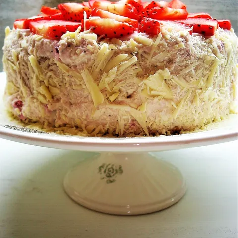Lagana torta od sira s jagodama