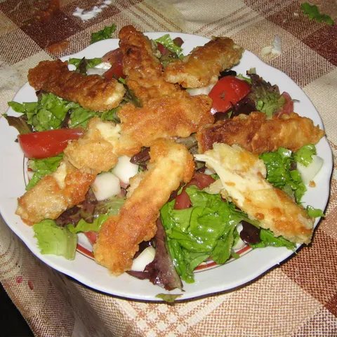 Salata od pohanog sira