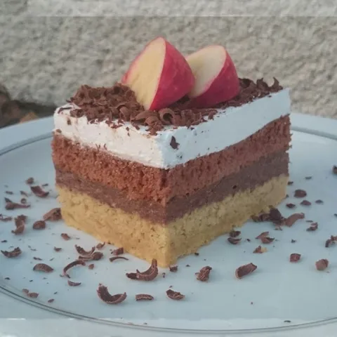 Full apple cake
