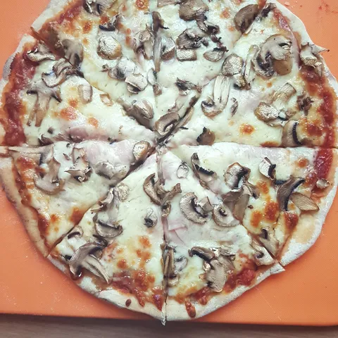 Domaca Pizza