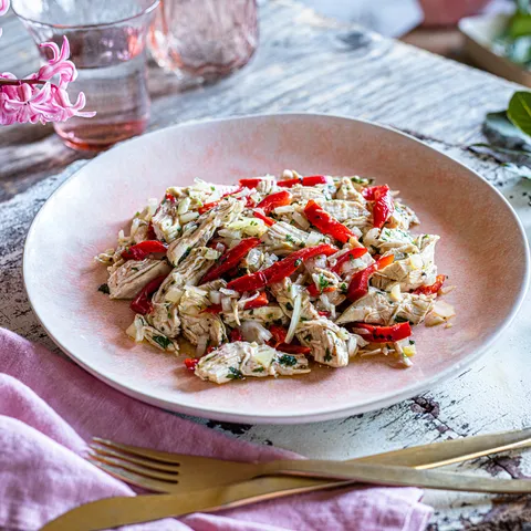 Salata od piletine i pečene paprike