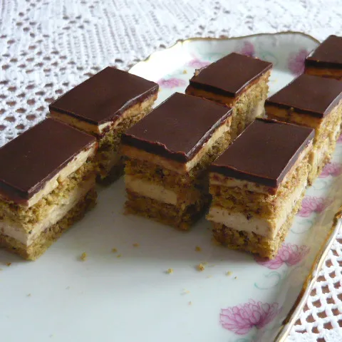 LJEŠNJAK TORTA (KOLAČ)