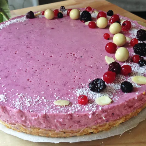 Letnja tortica sa voćnim jogurtom