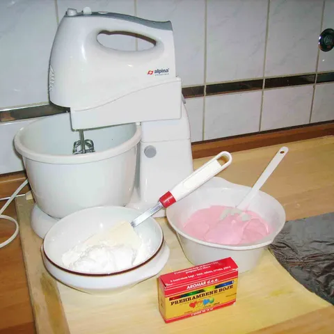Priprema mase za prekrivanje torti