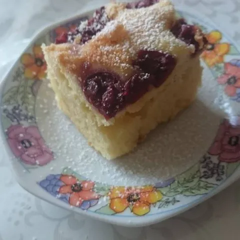 Kolač od višanja s jogurtom