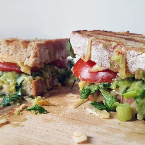 Guacamole Panini - Sendvič s avokadom