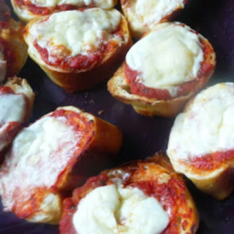 Bruskete sa paradajzom i mozzarelom