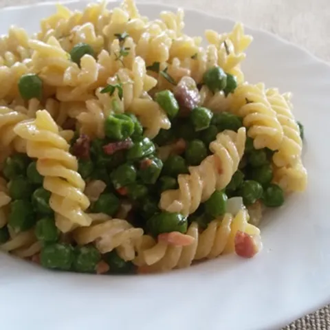 Fusilli, peas and bacon