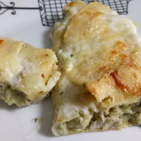 Zapečene tortilje s piletinom, brokulom i gljivama u vrhnju