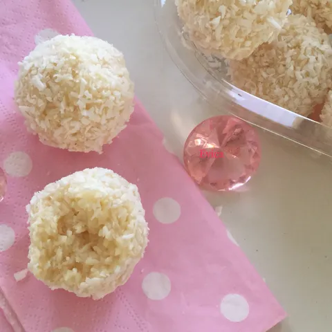 Moje kokos kuglice samo sa dva sastojka