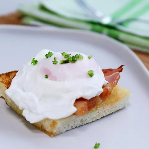 Jaja Benedict