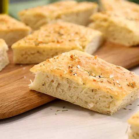 Focaccia s ružmarinom i timijanom