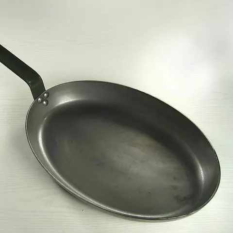 Ovalna čelična tava