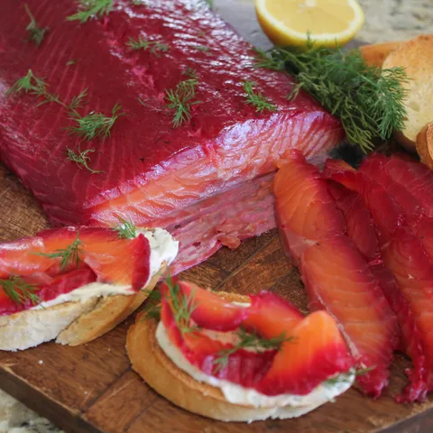 Gravlax losos sa cikolom i crvenom narancom