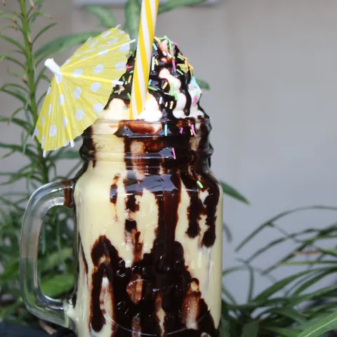 Banana split milkshake