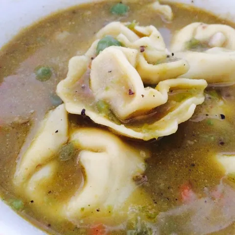 Juha od graška s tortellinima