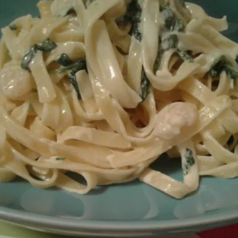 Pasta sa kozicama i spanaćem