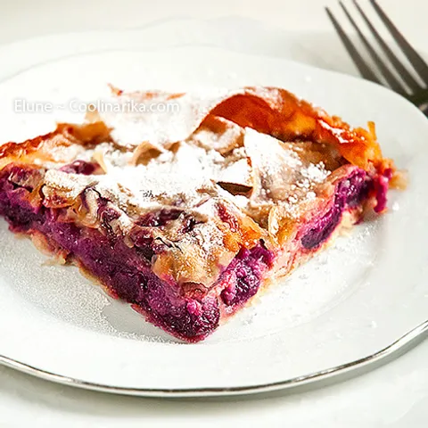 Burek sa tresnjama i pudingom