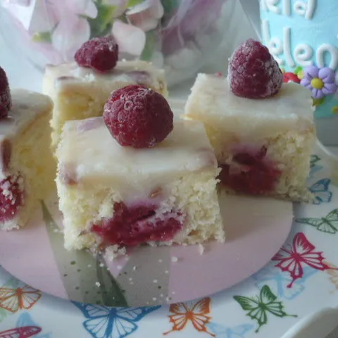 panna cotta kolač s malinama