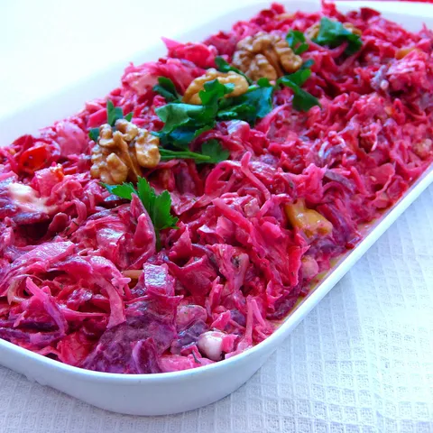 Cevizli Lahanalı Pancar Salatası/turska salata od cikle i kupusa