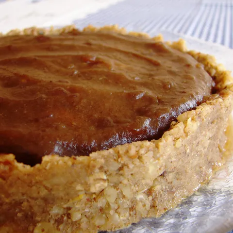 Easy Raw Salted Caramel Apple Pie
