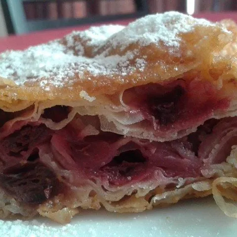 SLAVONSKA PITA S VIŠNJAMA