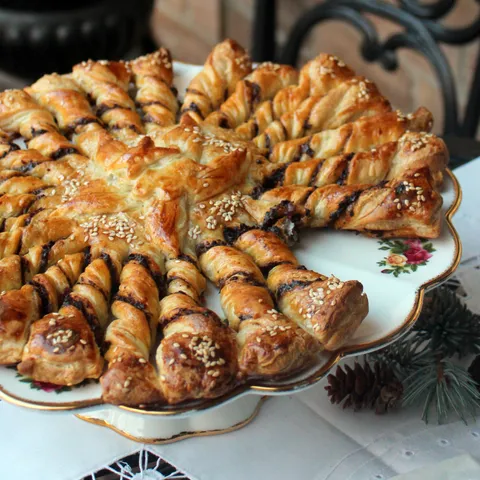Tart sa tapenadom od maslinki i sušenog paradajza