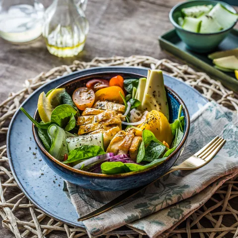 Salata s piletinom