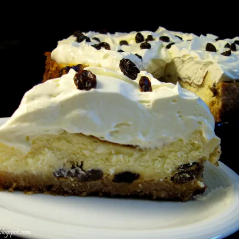 Cheese cake sa grožđicama i rumom