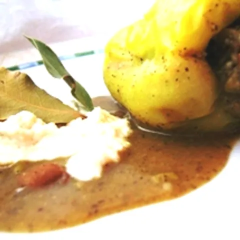 Paprika filovana grahom u curry umaku