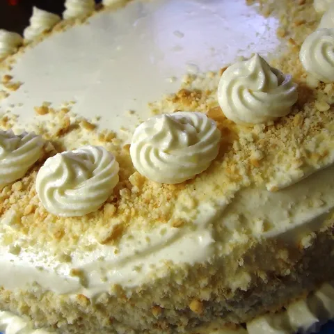 Nut-yellow cake