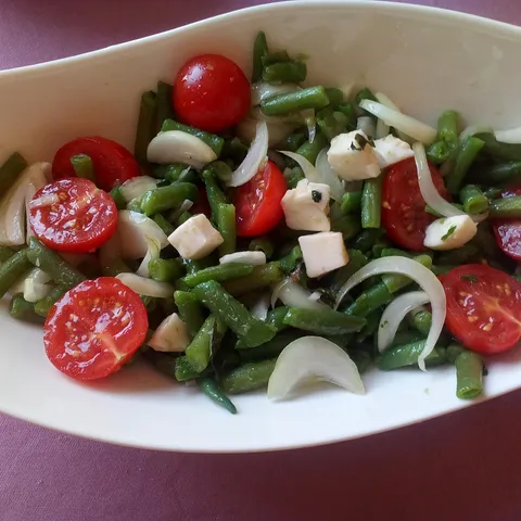 Salata od mahuna i sira (2 recepta)