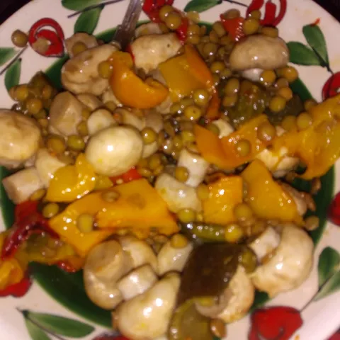 Salata od leće i šampinjona