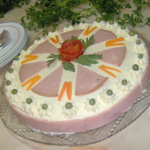Pikantna torta od sira i povrća